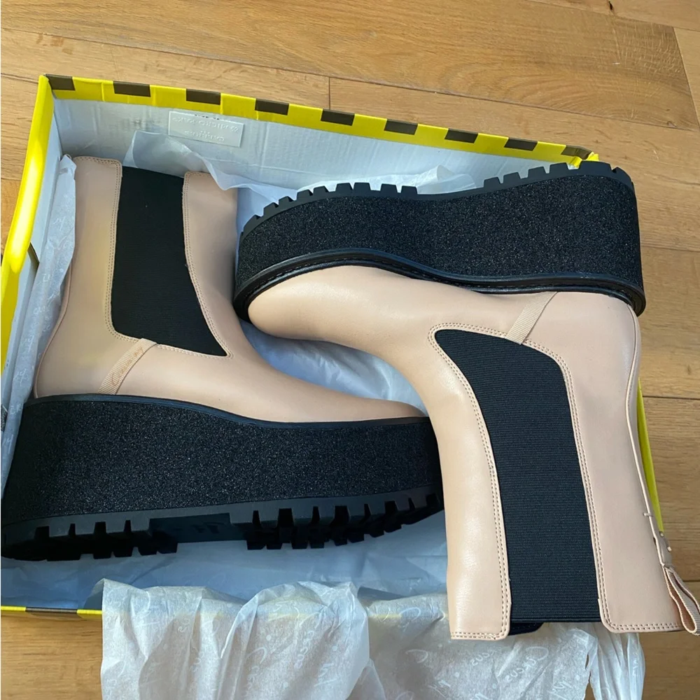 Circus by Sam Edelman cream tan platform Chelsea boots